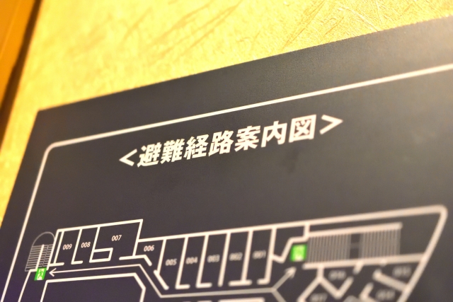 消防訓練で確認する避難経路